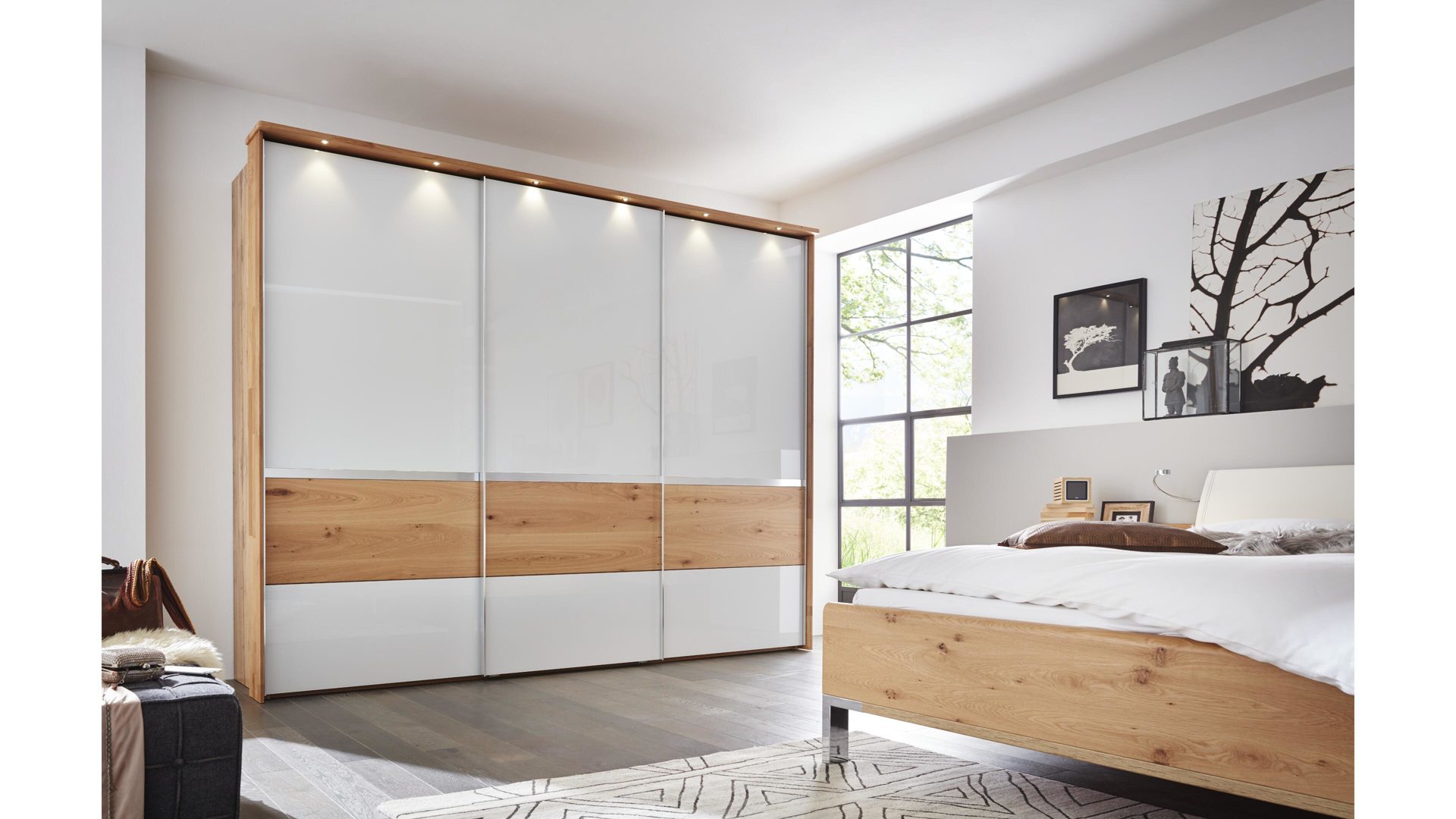Interliving Schlafzimmer Serie 1202 – Schwebetürenschrank, teilmassive, Interliving Schlafzimmer Serie 1202 – Schwebetürenschrank, teilmassive,