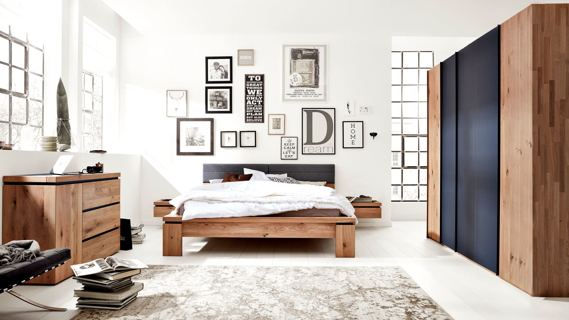 Interliving Schlafzimmer Serie 1005 – Schlafzimmerkombination, Wildeiche & anthrazitfarbenes Colorglas – vierteilig Interliving Schlafzimmer Serie 1005 – Schlafzimmerkombination, Wildeiche & anthrazitfarbenes Colorglas – vierteilig