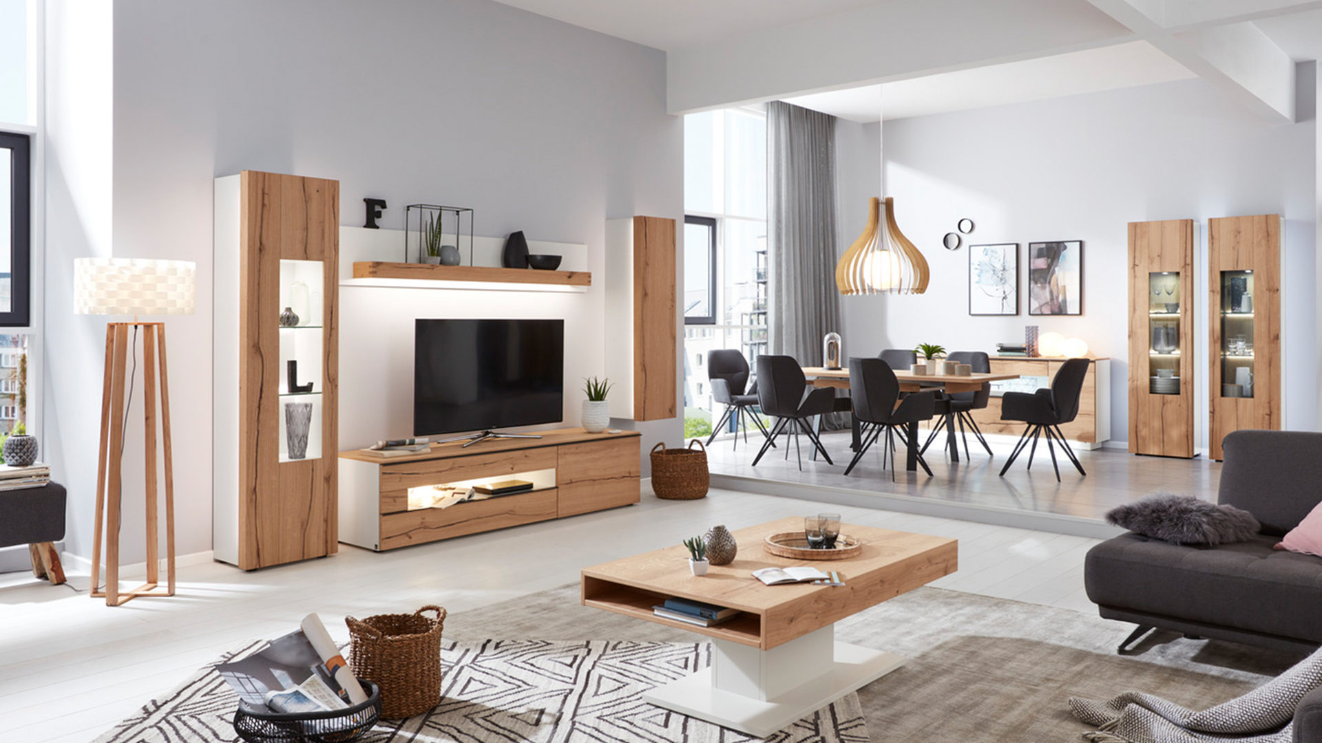 Interliving Wohnzimmer Serie 2103 – Vitrine, mattweißer Lack ... Interliving Wohnzimmer Serie 2103 – Vitrine, mattweißer Lack ...